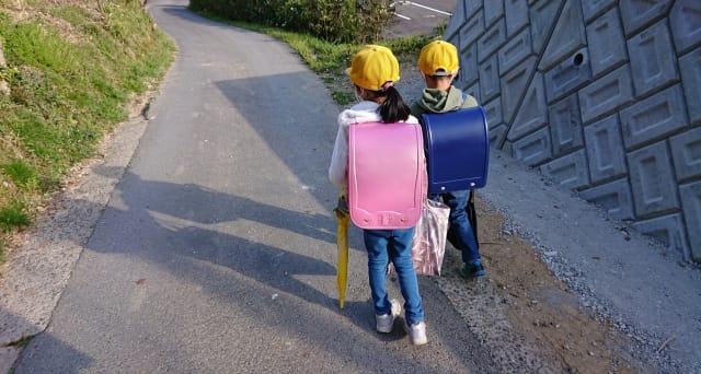 小学校入学後の登下校が心配!見守りや付き添い、送迎はあり?